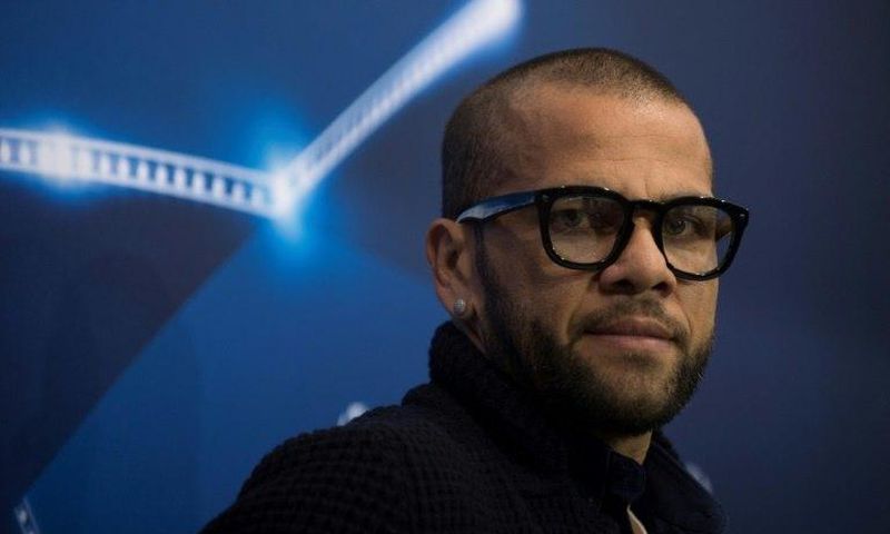 Juventus' Brazilian defender Dani Alves claims Barcelona officials "have no idea how to treat their players"