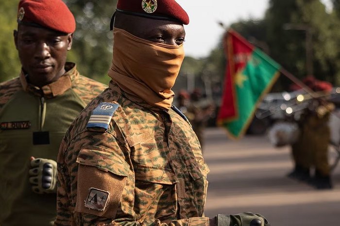 Le capitaine Ibrahim Traoré, chef de la junte burkinabè, à Ouagadougou, le 15 octobre 2022, lors du 35e anniversaire de l’assassinat de Thomas Sankara. © Olympia de Maismont / AFP.