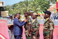 Macky Sall armée