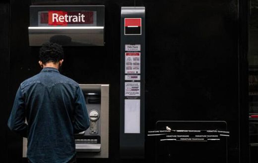 De simples ressortissants russes voient leurs virements bloqués par les banques en France