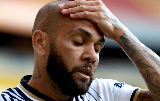 Dani Alves looking dejected
