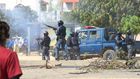 Des policiers repoussent des manifestants lors d’une manifestation à Dakar, le 16 mars 2023 SEYLLOU - AFP