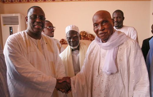 Wade et Macky Sall main dans la main