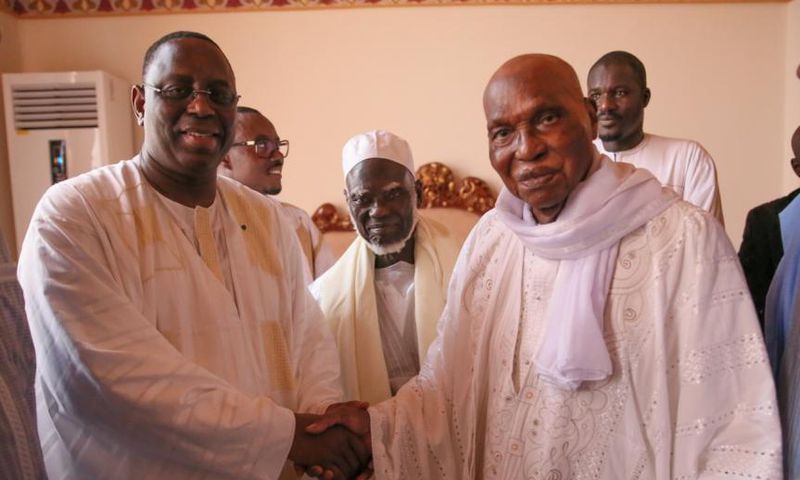 Wade et Macky Sall main dans la main