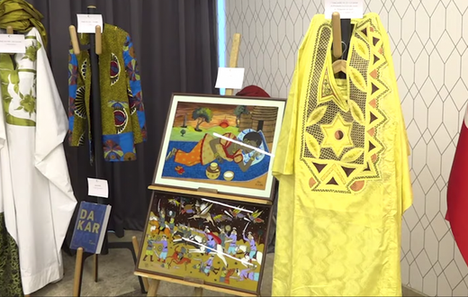Exposition du grand boubou de Youssou Ndour