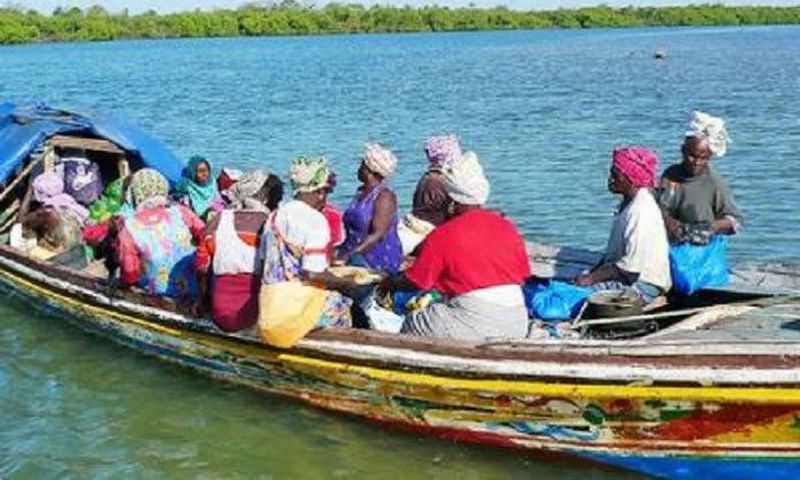 chavirement-de-pirogue-696x447