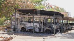 L'épave d'un bus incendié par des manifestants à l'universités Cheikh Anta Diop de Dakar lors des émeutes du mois de Juin 2023.