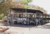 L'épave d'un bus incendié par des manifestants à l'université Cheikh Anta Diop de Dakar lors des émeutes du mois de Juin 2023.