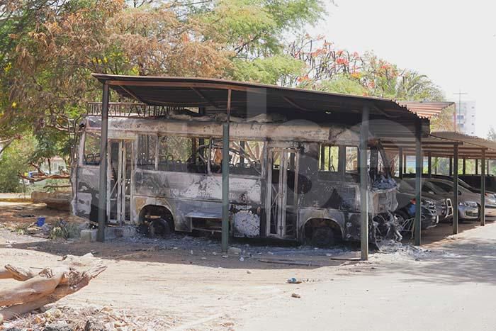 L'épave d'un bus incendié par des manifestants à l'universités Cheikh Anta Diop de Dakar lors des émeutes du mois de Juin 2023.