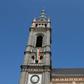 Drapeau LGBT accroché à une Eglise