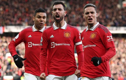 Manchester United come from behind to defeat Man City 2-1