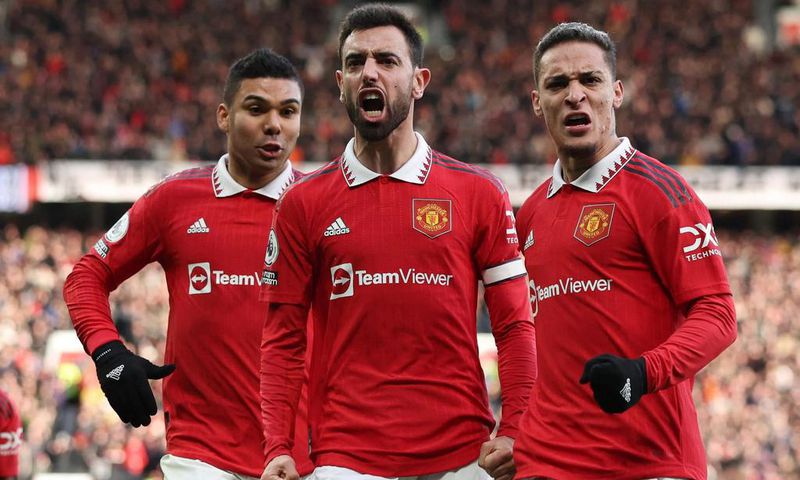 Manchester United come from behind to defeat Man City 2-1