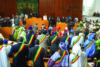 Sénégal : Les députés à l'Assemblée nationale sont élus au suffrage universel direct pour un mandat de cinq ans. Il ne peut être abrégé que par dissolution de ladite Assemblée.