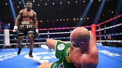 Ngannou met à terre Fury