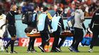 Cheikhou Kouyaté évacué après sa blessure