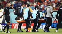 Cheikhou Kouyaté évacué après sa blessure