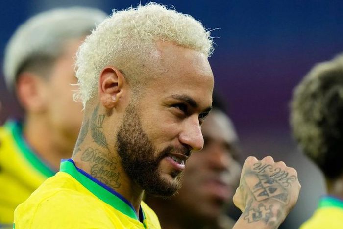 Neymar a arboré une nouvelle coiffure pour le match contre la Corée du Sud, convaincu qu'elle lui porterait chance face à la sélection asiatique. Image : Jose Breton. Source : Getty Images