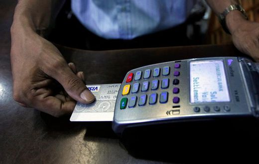 Swiping a credit cardREUTERS/Dinuka Liyanawatte