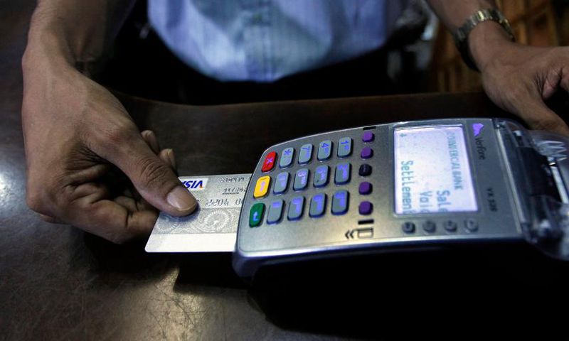 Swiping a credit cardREUTERS/Dinuka Liyanawatte