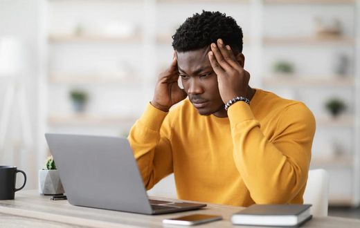 Homme-stresse-au-travail