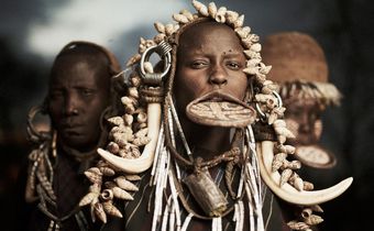 adam-koziol-vernaculaire-Mursi1