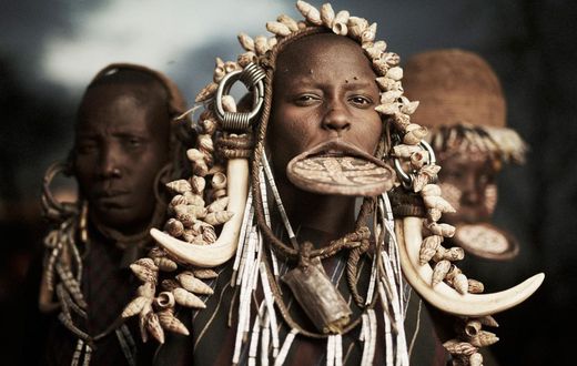 adam-koziol-vernaculaire-Mursi1