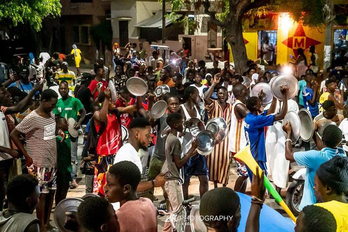 Concert-de-casserole à Dakar
