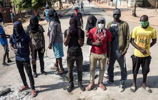 Manifestants encagoulés
