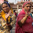 portrait-d-une-indienne-et-son-bebe-sur-le-sandar-market-rajasthan-inde