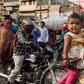 portrait-d-une-indienne-et-son-bebe-sur-le-sandar-market-rajasthan-inde