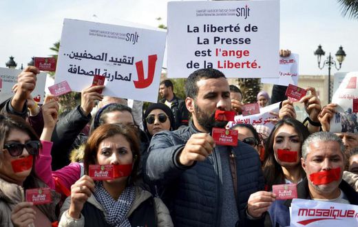 Tunisie 2 journalistes maintenus en détention provisoire