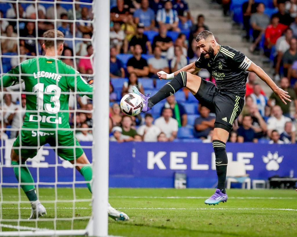 Benzema receptionnant le centre de Rodrigo