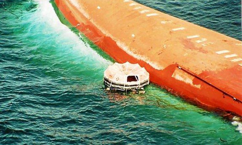 La coque du Bateau le "Joola"