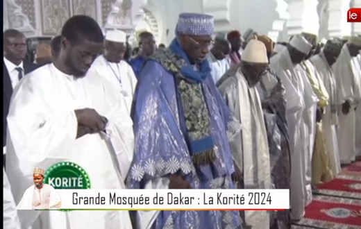 Bassirou diomaye Faye à la grande mosquée de Dakar