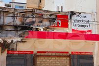 Enseigne Auchan saccagé