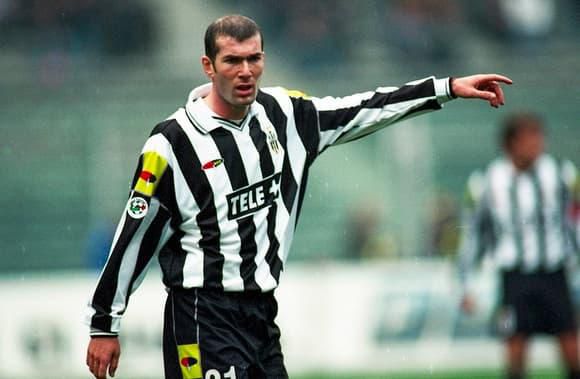 Zinédine Zidane en 2000 avec la Juve © ICON