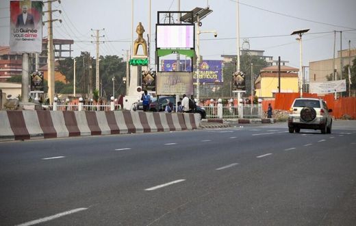 L'autoroute Fidel Castro pratiquement vide, à l'entrée de Kaloum, le 26 février 2023