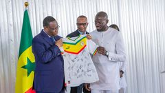 1 Remise drapeau aux Lions avec Macky