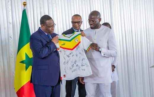 1 Remise drapeau aux Lions avec Macky