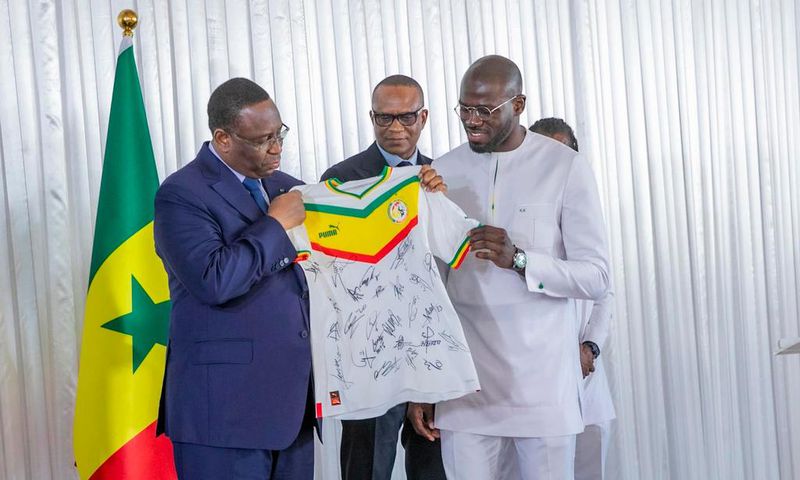 1 Remise drapeau aux Lions avec Macky