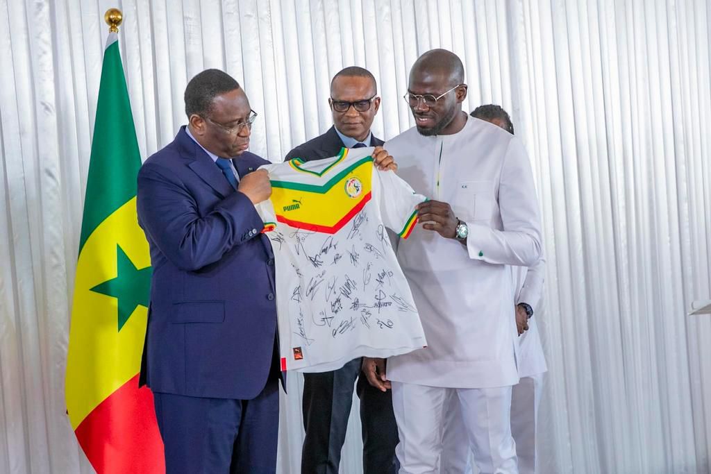 1 Remise drapeau aux Lions avec Macky