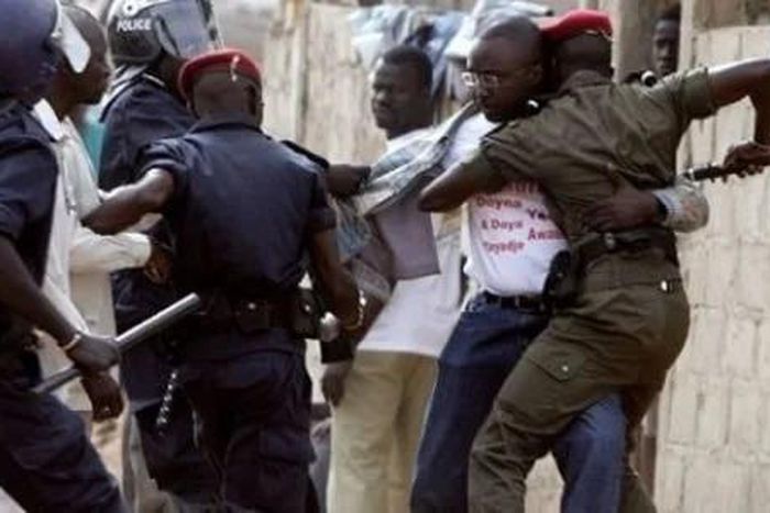 arrestation-brutale-de-blessure-dun-agent-commercial-le-juge-aux-policiers-vos-actes-doivent-cesser-