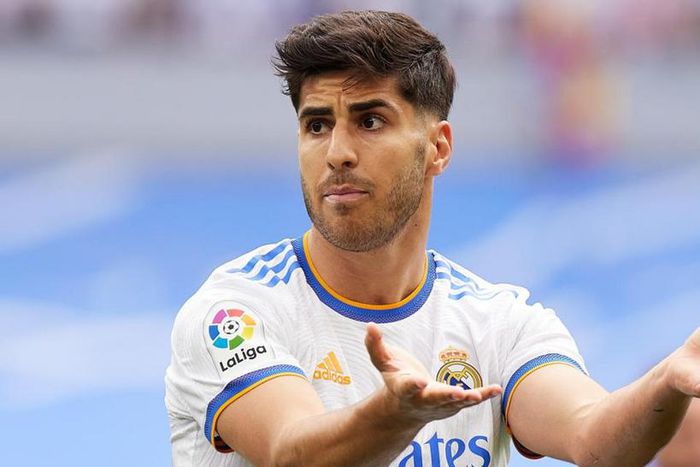 L'attaquant du Réal Madrid Marco Asension intéresse deux clubs anglais