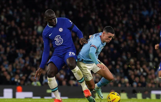 Kalidou Koulibaly a concédé un pénalty après une faute sur Phil Foden lors de Manchester City-Chelsea en FA Cup, dimanche 8 janvier 2022