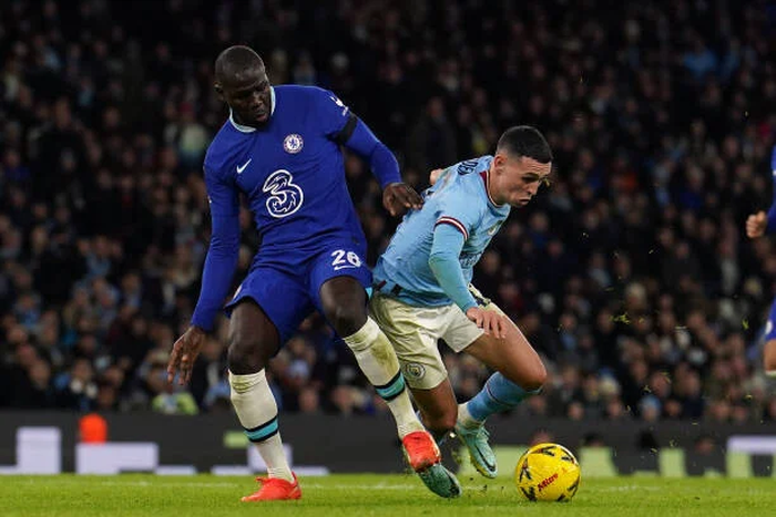 Kalidou Koulibaly a concédé un pénalty après une faute sur Phil Foden lors de Manchester City-Chelsea en FA Cup, dimanche 8 janvier 2022