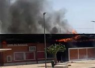 La gare du TER à Rufisque (région de Dakar) a été incendiée par des manifestants.