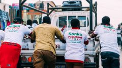 Des militants du Pastef soutiennent candidat Ousmane Sonko lors d’un rassemblement à Dakar, le 20 février 2019, en prévision du premier tour de l’élection présidentielle prévu le 24 février 2019. Activists of Senegalese Pastef (Patriotes du Senegal pou...