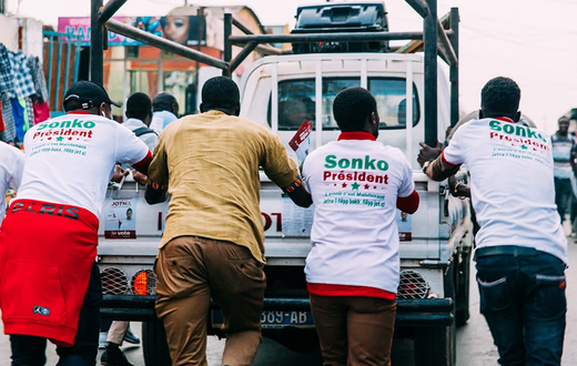 Des militants du Pastef soutiennent candidat Ousmane Sonko lors d’un rassemblement à Dakar, le 20 février 2019, en prévision du premier tour de l’élection présidentielle prévu le 24 février 2019. Activists of Senegalese Pastef (Patriotes du Senegal pou...