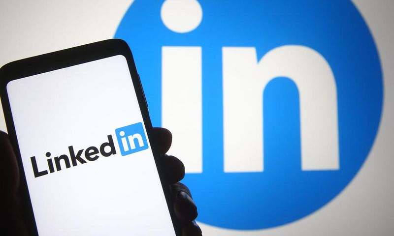 LinkedIn is hiring for more than 1,000 open positions.