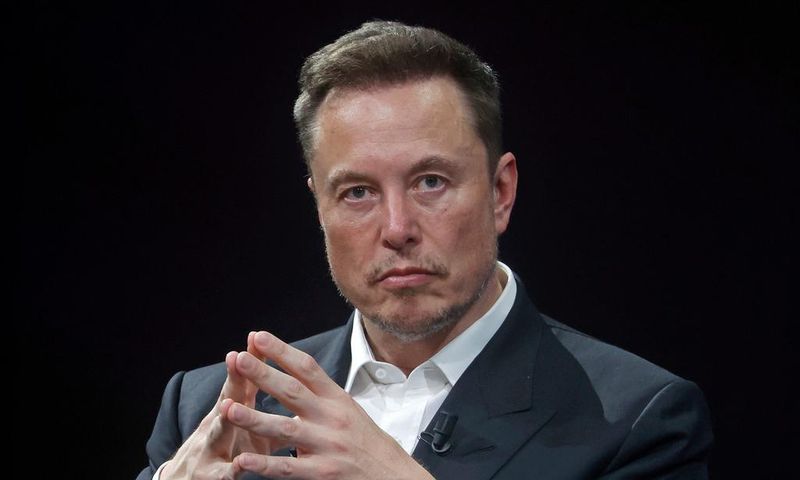 Elon Musk challenged Meta CEO Mark Zuckerberg to a cage fight in June.Chesnot / Getty Images